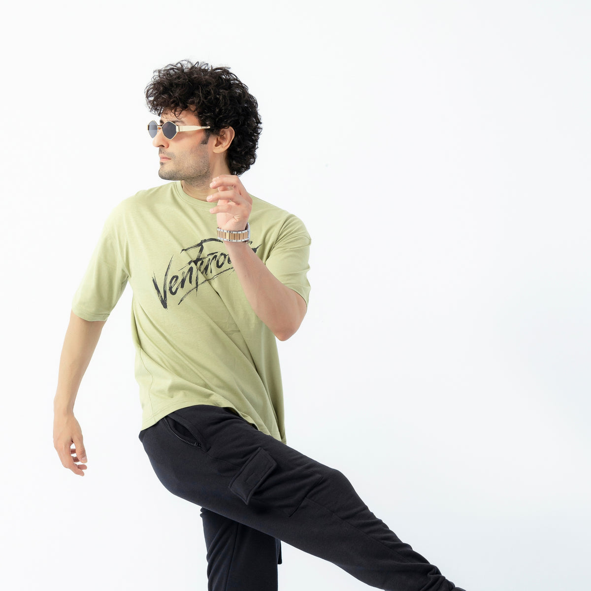 Unisex Venturous Bird Graphic Oversized Drop T-Shirt