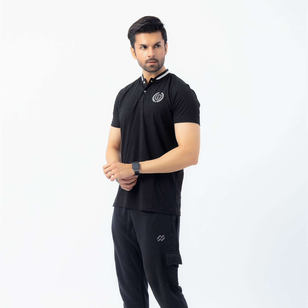 Men’s Signature Embroidered Contrast Neck Henley T-Shirt – Black
